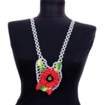 שרשרת עם פרחים בסגנון בוהו