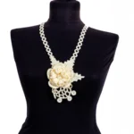 שרשרת עם פרחים בסגנון בוהו