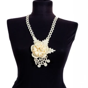 שרשרת עם פרחים בסגנון בוהו