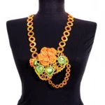 שרשרת עם פרחים בסגנון בוהו