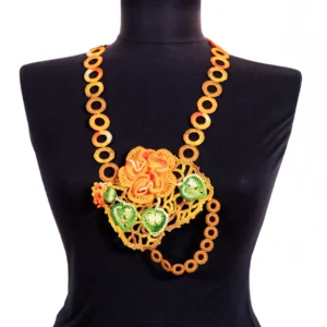 שרשרת עם פרחים בסגנון בוהו