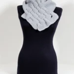 צעיף סרוג בצבע אפור