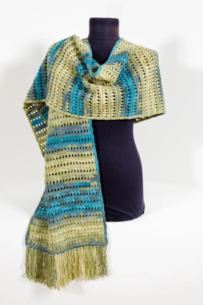 צעיף רחב סרוג גווני ירוק