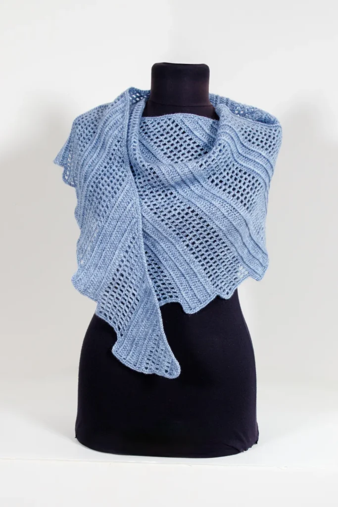 צעיף "בקטוס" מעוצב בצבע כחול