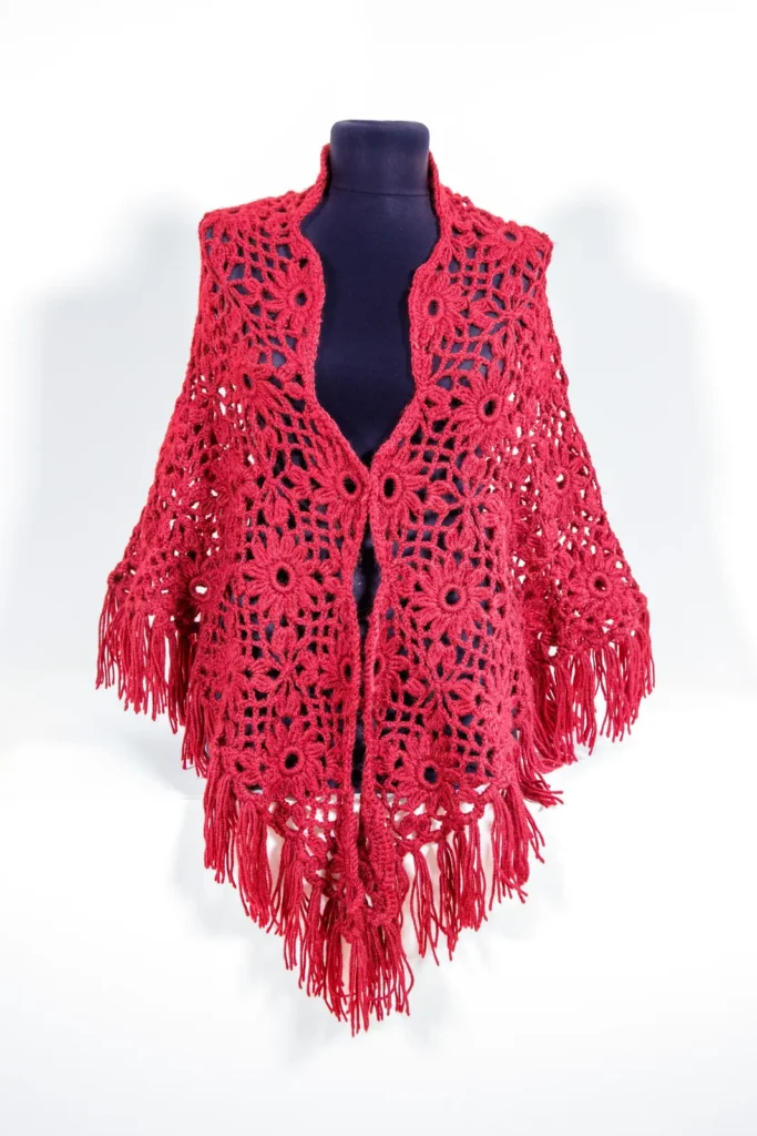 עליונית סרוגה מעוצבת בצבע בורדו