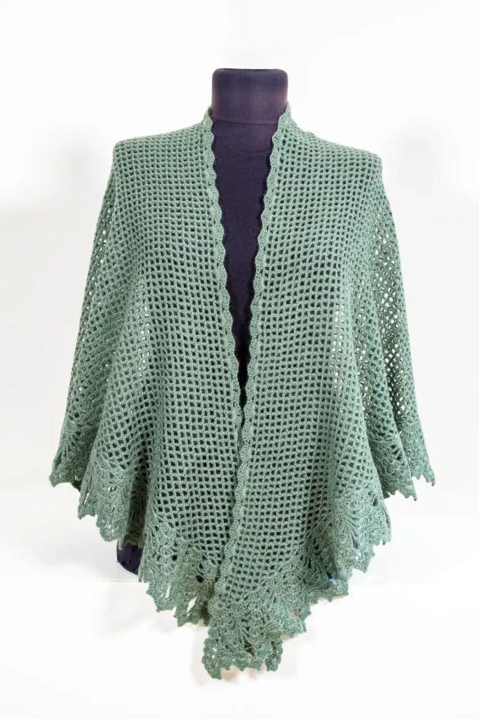 עליונית סרוגה מעוצבת בצבע ירוק כהה