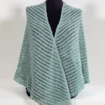 עליונית סרוגה מעוצבת בצבע ירוק