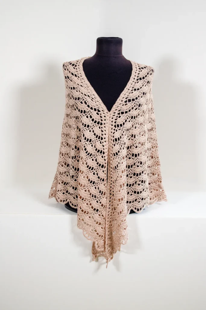 עליונית סרוגה מעוצבת בצבע חום בהיר-ורוד