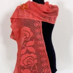 צעיף רחב סרוג בצבע ורוד כהה