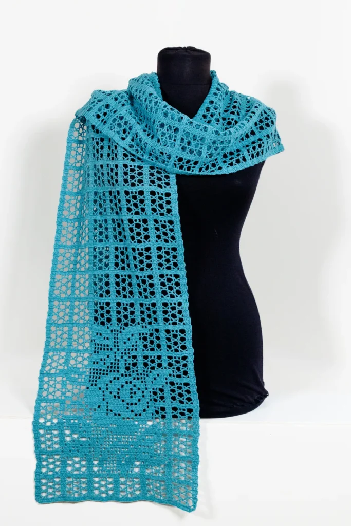 צעיף רחב סרוג בצבע טורקיז