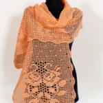 צעיף רחב סרוג בצבע אפרסק