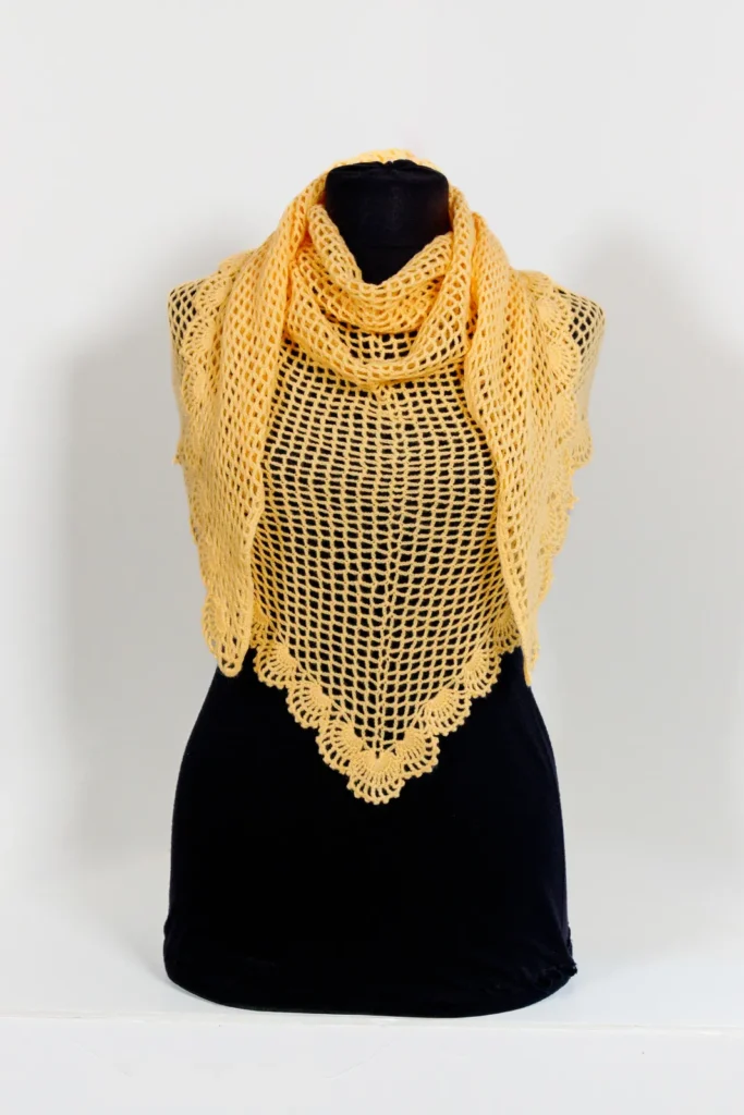 צעיף "בקטוס" מעוצב בצבע אפרסק