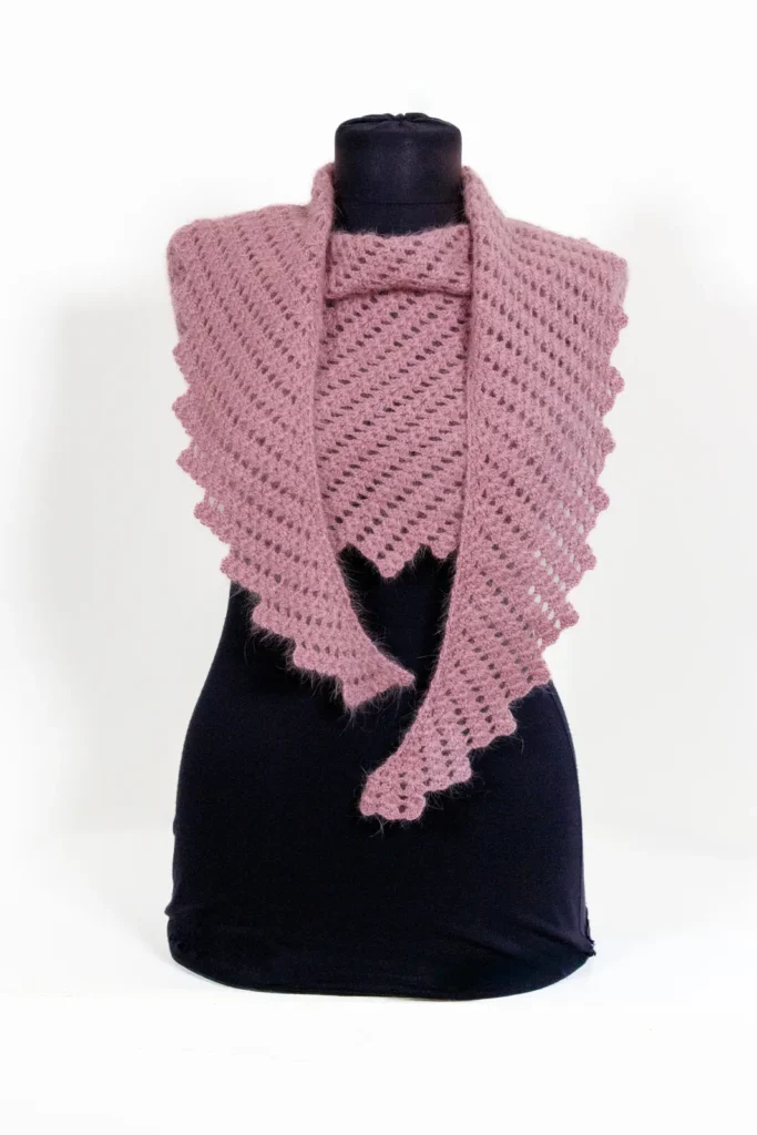 צעיף "בקטוס" מעוצב בצבע בורדו